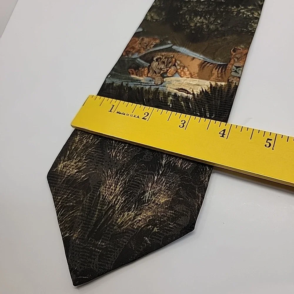 WEMBLEY Endangered Species Mens 100% Silk Tie Lions Cubs Made in USA Majestic‎